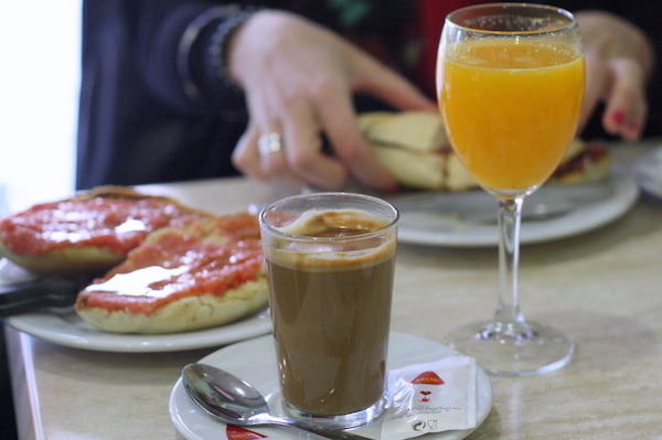 ¡La Cacharrería, moderna pero tradicional, es uno de nuestros lugares favoritos para tomar un brunch en Sevilla!