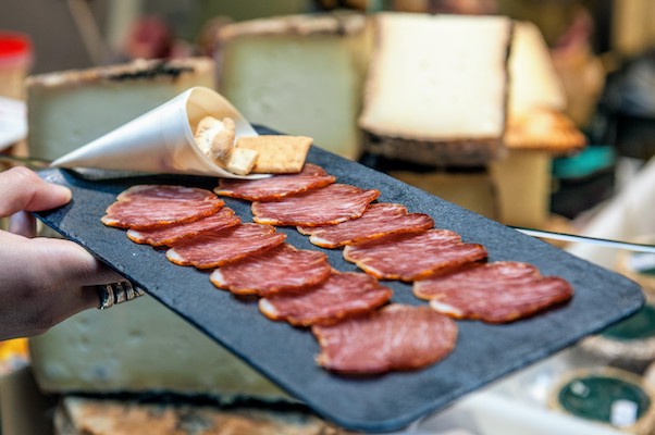 Caña de lomo (lomo de cerdo con cura española)