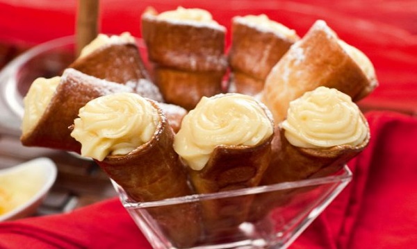 Fritos y rellenos de crema pastelera, estos postres típicos del País Vasco son tan deliciosos que es difícil comerse uno solo!