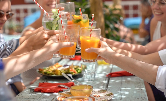 Nos encantan los platos y bebidas frescos y brillantes en House of Wonders en Cascais.