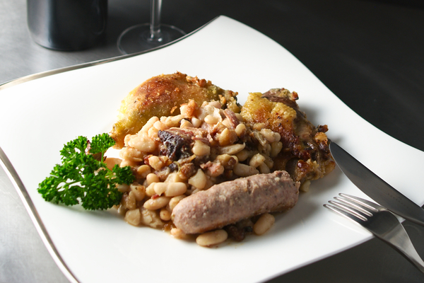 Cassoulet es un guiso abundante del sur de Francia.