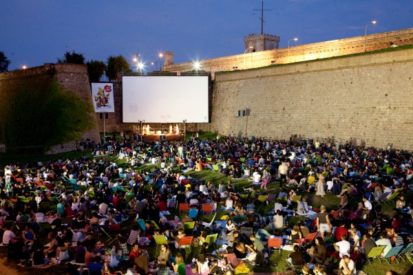Sala Montjuic es uno de nuestros cines al aire libre favoritos en Barcelona