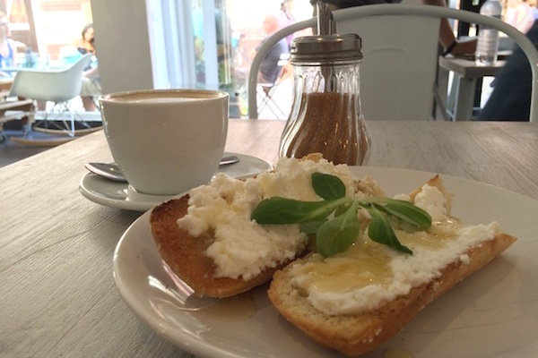 A veces el mejor brunch de San Sebastián es el más sencillo: ¡café y tostadas!