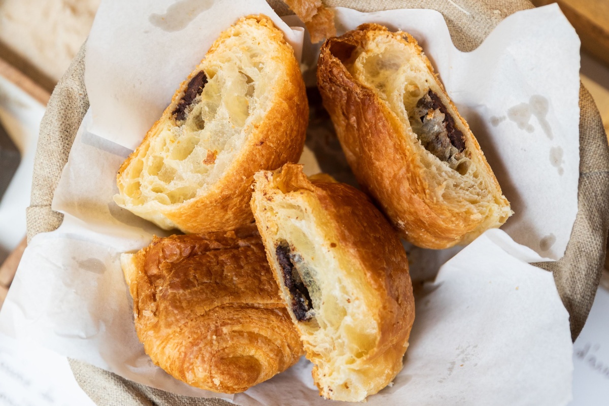 Pain au Chocolat es la manera perfecta de comenzar un viaje gastronómico en París para niños.