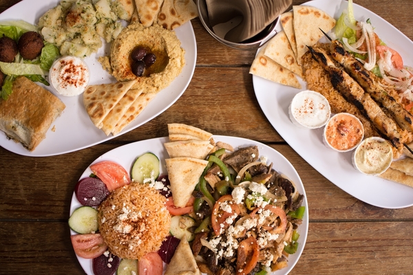 Cenar en centri sociali es una experiencia llena de sorpresas. Tal vez esté disfrutando de la comida italiana clásica o descubriendo un nuevo plato internacional.