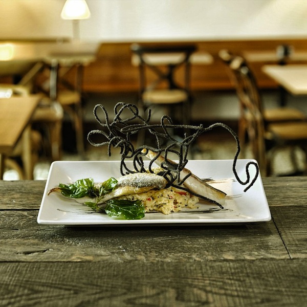 El dorado y el arroz en Petit Comite, un gran restaurante en Sevilla y digno de un lugar en nuestra Ultimate Travel Guide to Sevilla