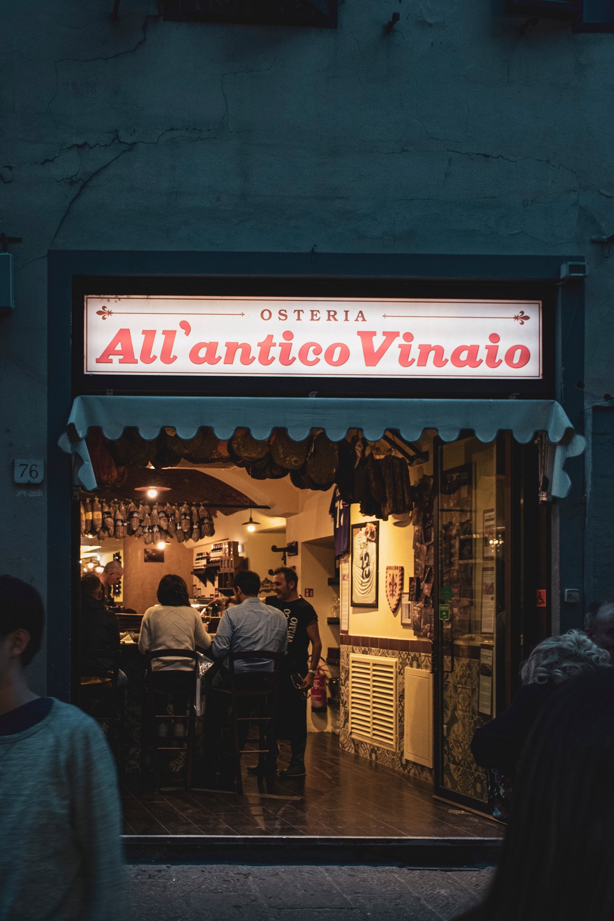 fuera de All'antico Vinaio, uno de los restaurantes cerca de la Galería de los Uffizi