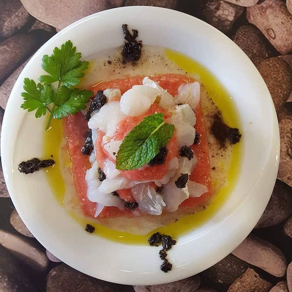 Una de nuestras cosas favoritas de comer esqueixada en Barcelona: ¡es saludable y refrescante!