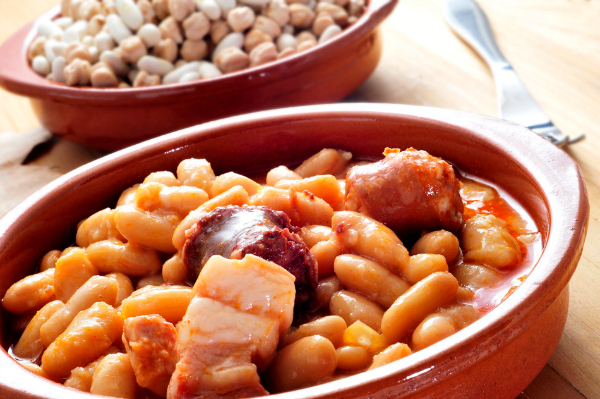 Un delicioso estofado de fabada, ¡perfecto para entrar en calor en los fríos meses de invierno!