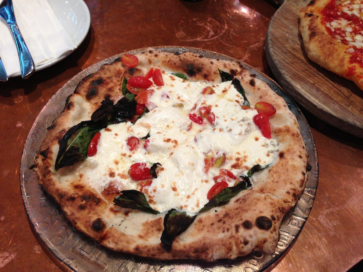 Burrata-Roberto-Pizza-Don-Antonio-Nueva York