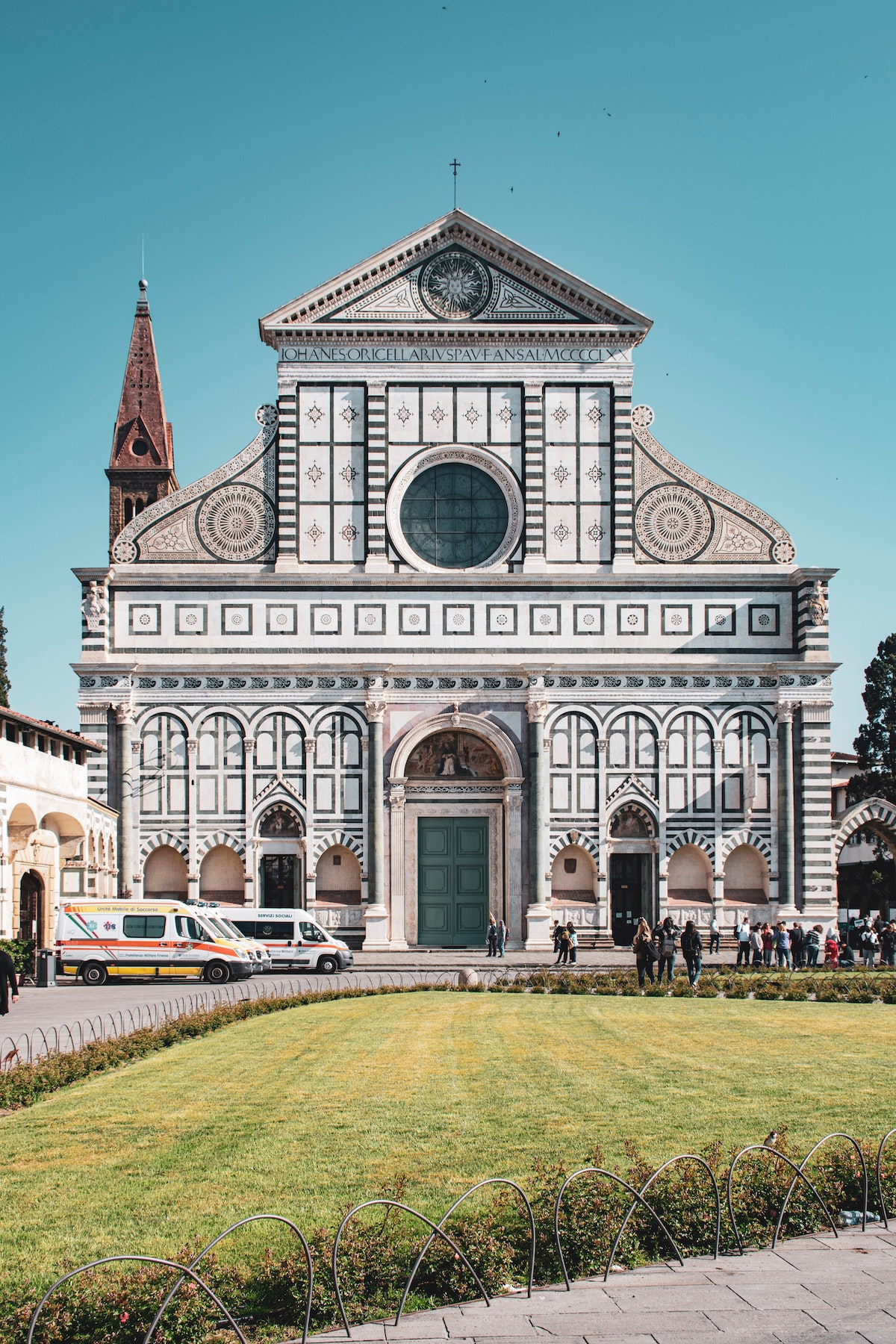 La fachada de la iglesia de Santa Maria Novella en Florencia, Italia.