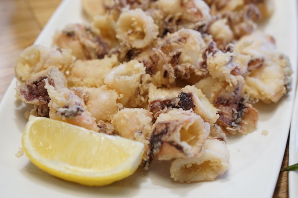 ¡El Vaso de Oro es donde puedes comer cerca de la playa de La Barceloneta si buscas buenos mariscos y cerveza casera!
