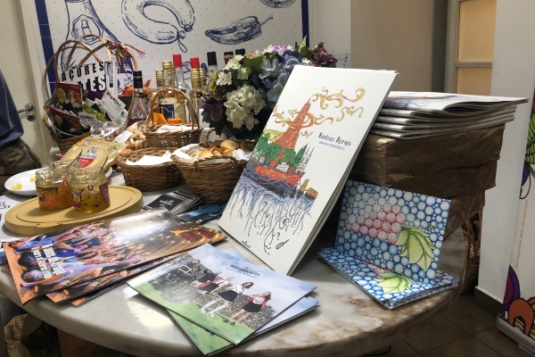 Productos locales y arte en Mercearia dos Azóir, una de las mejores tiendas de alimentación de Lisboa.