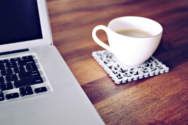 ¡Qué mejor manera de aliviar nuestras necesidades de Internet mientras viajamos que en la comodidad de un café entre los lugareños! Aquí están las mejores cafeterías con wifi en Sevilla. Cuando tenemos que usar internet en el extranjero, es mejor tener un café en la mano. 