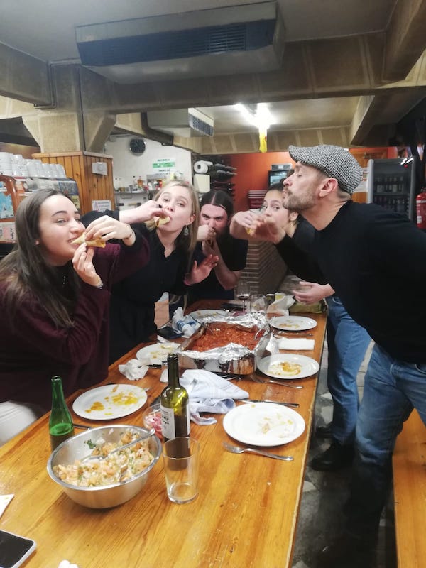 Devour San Sebastian te guía para cenar dentro de la sociedad gastronómica vasca