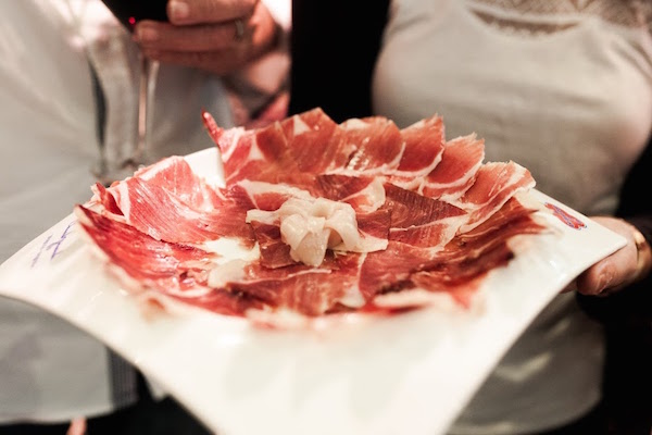 El jamón ibérico tarda años en curarse a la perfección, ¡pero merece la pena!