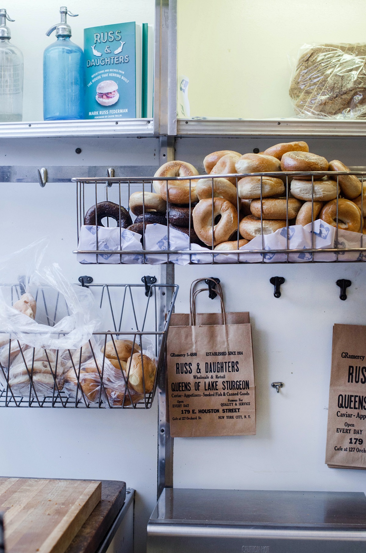 A menudo se considera que Russ & Daughters hace los mejores bagels de la Gran Manzana. 