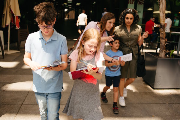 Otra razón por la que nuestra experiencia Tastes & Traditions es uno de los mejores tours gastronómicos para niños de Barcelona: ¡todos los niños obtienen contenido práctico para ayudarlos a mantenerse interesados!
