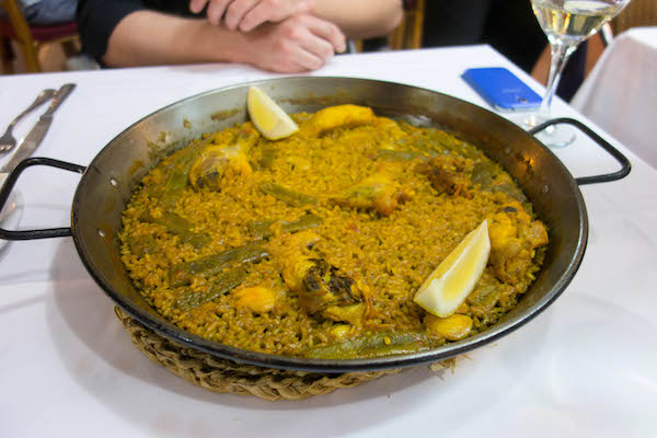 Paella valenciana en el restaurante La Pepica