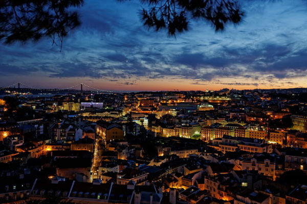 Una de nuestras cosas favoritas para hacer en Lisboa por la noche: ¡disfrutar de la vista!