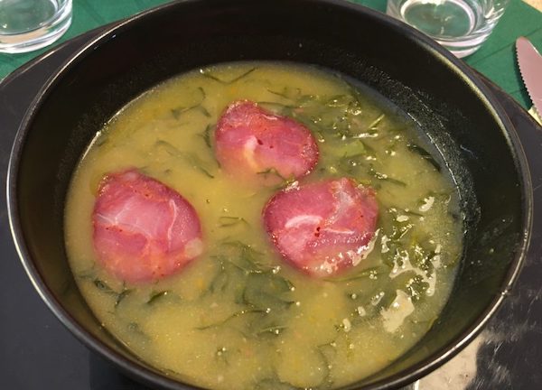 Sopa de caldo verde portugués