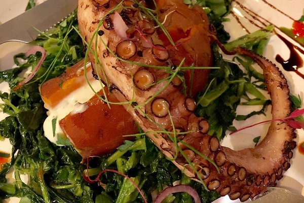 Taberna Anti-Dantas es uno de los restaurantes de Lisboa donde los lugareños comen comida portuguesa con un toque diferente.