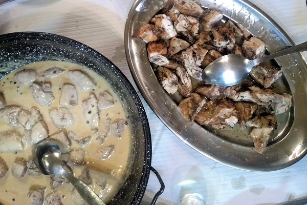 Zé da Mouraria es uno de los restaurantes de Lisboa donde los lugareños comen comida tradicional portuguesa.