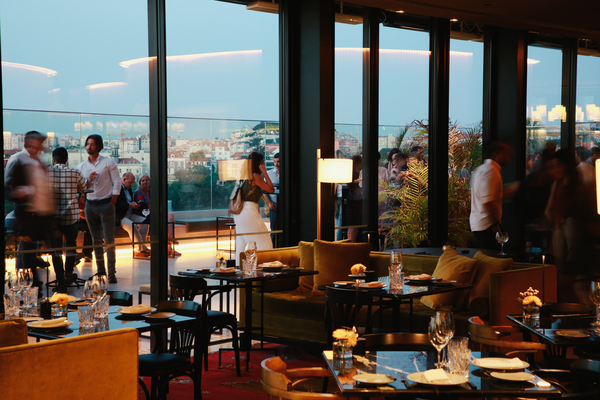 Cafe Principe Real es uno de tus restaurantes favoritos en Lisboa con vistas. Las buenas vibraciones aquí son infinitas.