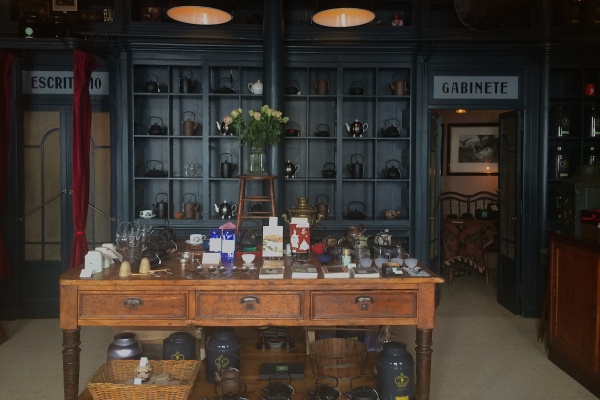 Dentro de Companhia Portugueza do Chá, una de las tiendas donde se compran recuerdos de Lisboa