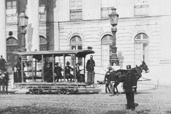 Los primeros tranvías de Lisboa se llamaban Carros Americanos y todavía eran tirados por caballos.
