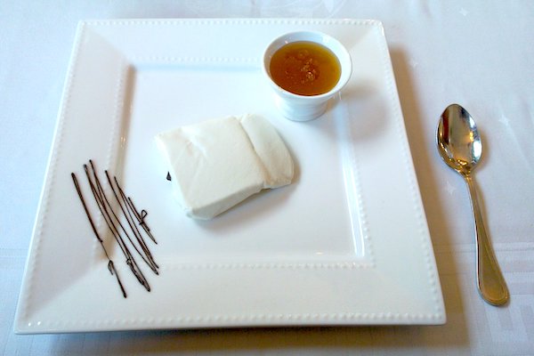 Mel i mató (postre catalán de queso y miel)