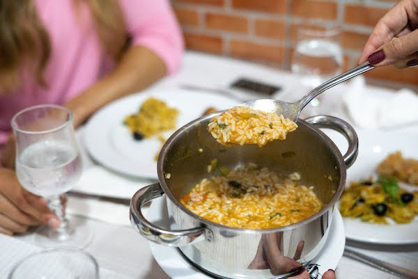 Se proporcionó una olla de arroz para el almuerzo en Lisboa.