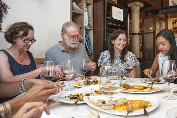 Una de las cosas más importantes que debe saber antes de viajar a Sevilla es que las comidas locales son mucho más tarde de lo que podría estar acostumbrado.