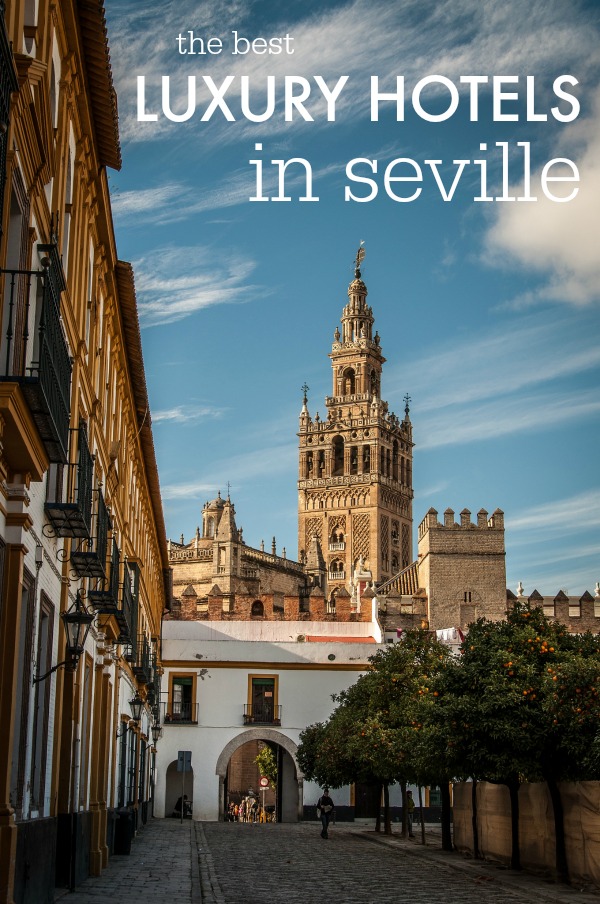 Si bien es posible hacer turismo e incluso comer con poco presupuesto en Sevilla, el alojamiento será definitivamente la parte más cara de su viaje a la capital andaluza, y aunque no todos los días optamos por el lujo total cuando se trata de nuestro hotel, el La calidad y el glamour de los hoteles de lujo en Sevilla hacen que valga la pena cada céntimo extra. ¡Mira esta lista de nuestros favoritos y reserva tu viaje a Sevilla!