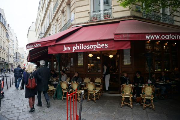 Les Philosophes es uno de los mejores restaurantes del Marais para una experiencia de bistró francés que no se siente engañosa.
