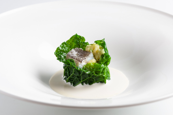 Bacalao salado al estilo de Sant Pol en el restaurante Moments, inspirado en la herencia catalana de la chef Carme Rus nameda.