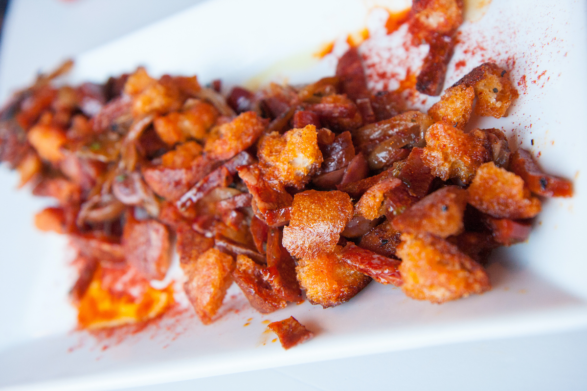 Pan rallado frito a la española con pimientos