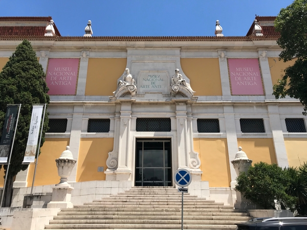 El Museu Nacional de Arte Antiga en Lisboa no solo es un gran lugar para pasar unas horas, sino que también es un gran lugar con un maravilloso jardín escondido en la parte de atrás.