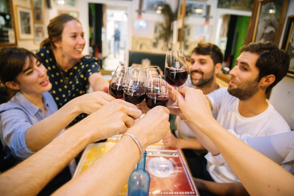Cuando ordenes en Francia, ¡no olvides el vino!