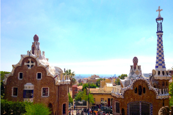¡Recomendamos visitar el Parque Güell después de llegar al puerto de cruceros de Barcelona!