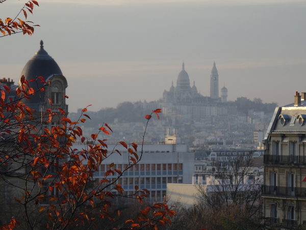 De todos los parques de París, Buttes-Chaumont ofrece una de las mejores vistas.