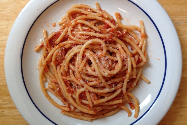 Uno de los favoritos en esta guía de formas de pasta es bucatini, ¡especialmente bucatini all'amatriciana!