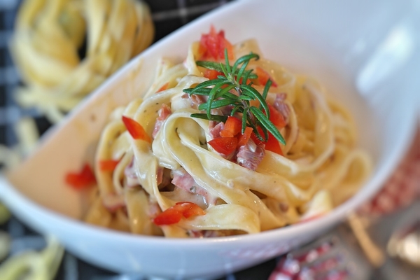 Nuestra guía de formas de pasta le mostrará cómo diferenciar los espaguetis de la lengua.