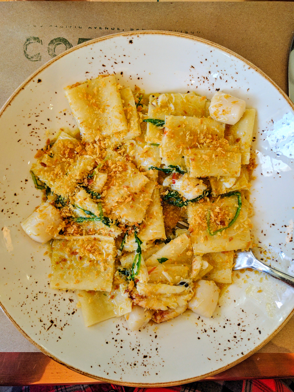 Paccheri es una de las opciones menos conocidas en nuestra guía de formas de pasta, pero es una de nuestras favoritas.