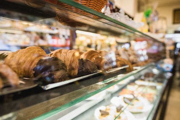 ¡Algunos de los mejores brunch veganos y vegetarianos en Barcelona incluyen deliciosos pasteles caseros!