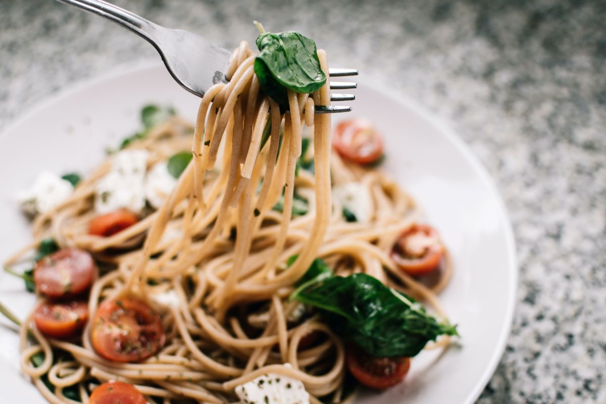 pasta-con-tomates-y-albahaca