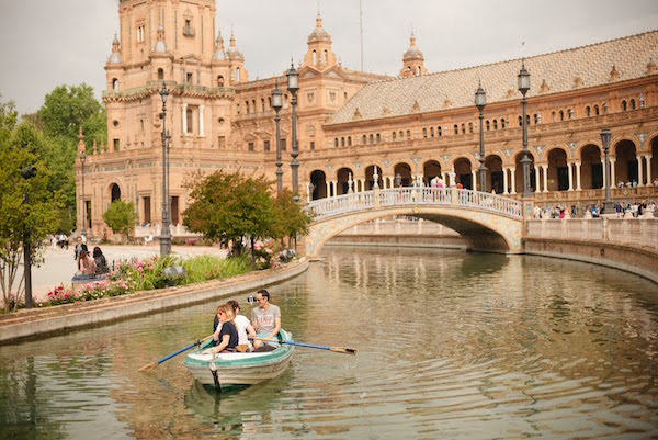 ¡No puedes pasar 7 días en Sevilla sin visitar la Plaza de España!