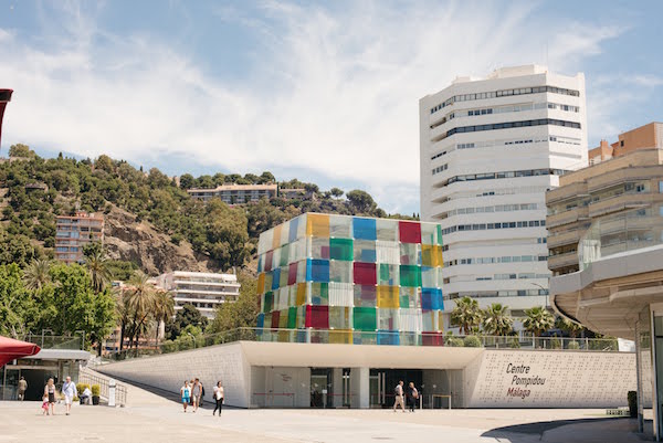 Si no tienes claro qué ver en Málaga, seguro que encuentras algún museo que te interese. El Centro Pompidou es uno de nuestros favoritos.
