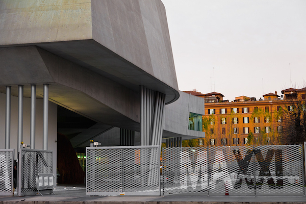Fuera del museo Maxxi en Roma