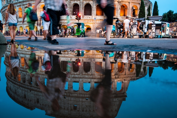 Parte del turismo responsable en Roma es planificar tu visita a los monumentos famosos durante las horas de menor actividad para evitar aglomeraciones.